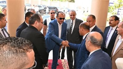 وزير قطاع الأعمال العام يلتقي محافظ الغربية ونواب البرلمان