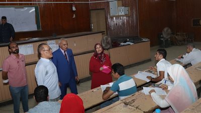 2957 طالبًا يؤدون امتحانات نهاية العام بالتعليم المدمج بجامعة سوهاج