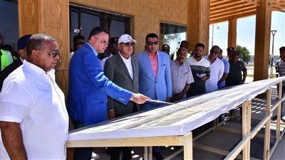 محافظ الأقصر يتفقد مشروعات النقل والطرق بمدينة القرنة