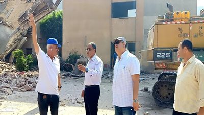 نائب محافظ القاهرة يتفقد أعمال التطوير ورفع كفاءة الطرق بحي الخليفة