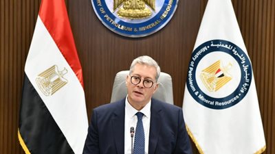 وزير البترول يناقش تحديات توصيل الغاز الطبيعي للمنازل ويبحث جذب الاستثمارات الجديدة