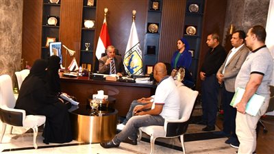 محافظ جنوب سيناء يلتقي عدداً من المواطنين للاستماع لشكواهم 