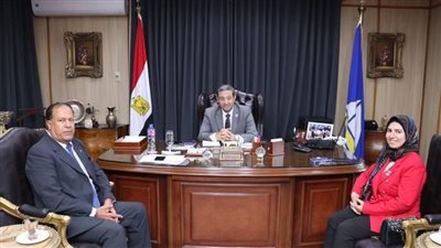محافظ دمياط ومديرية الشباب والرياضة يناقشان عدد من الملفات الهامة