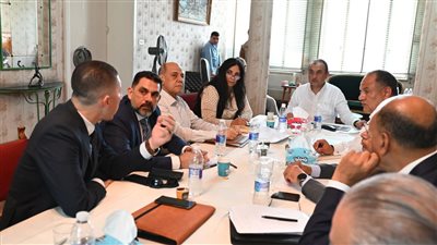 وزير قطاع الأعمال يعقد اجتماعا موسعا برؤساء شركات الغزل والنسيج