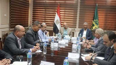 محافظ القليوبية يعقد اجتماعًا مع رئيس الجهاز التنفيذي للمياه والصرف الصحي 