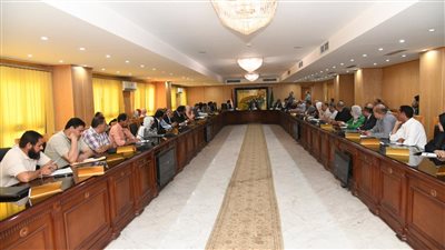 محافظ الفيوم يتابع الموقف التنفيذي لمشروعات خطة الرصف الاستثمارية 