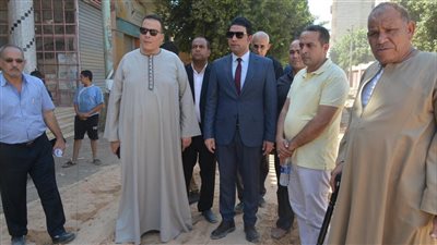 نائب محافظ سوهاج يتفقد حملات رفع نواتج تطهير الترع بأخميم 