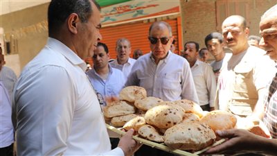 جولة تفقدية لمحافظ المنيا على المخابز البلدية والأسواق بملوى