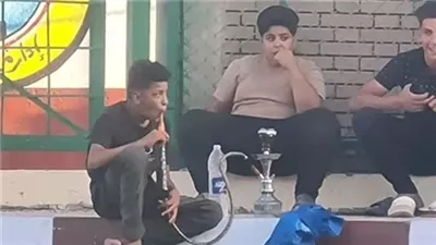 الأطفال يدخنون الشيشة داخل ملعب المحلة.. ورياضة الغربية ترد