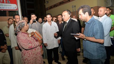  محافظ أسيوط يقرر صرف ماكينة خياطة لربة منزل 