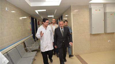محافظ أسيوط يتفقد مستشفى حميات الشامية بساحل سليم للاطمئنان على انتظام العمل