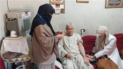 صحة الفيوم تقدم الخدمات الطبية لكبار السن وذوي الهمم بالمنازل 