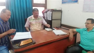 مدير تعليم نجع حمادي يطمئن على الحالة الصحية لطالبة الثانوية العامة 