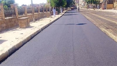 محافظ أسوان يتابع جهود مديرية الطرق لتنفيذ خطة الرصف بمختلف المدن والمراكز 