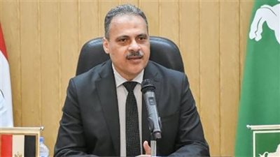 محافظ الشرقية يتابع إلتزام أصحاب المحال التجارية بالغلق في المواعيد المحددة