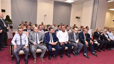 وزير العمل يشهد ندوة لتوعية فريق 