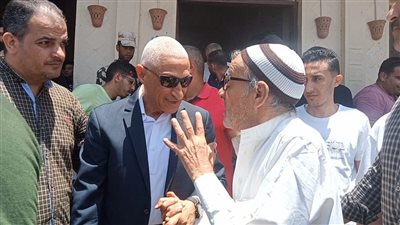 محافظ شمال سيناء يؤدي صلاة الجمعة في مسجد الرفاعي بالعريش