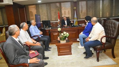 محافظ الغربية يجتمع مع لجنة مراقبة الأسواق 