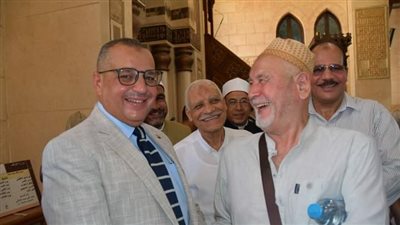 محافظ جنوب سيناء يؤدي صلاة الجمعة بمسجد المصطفى بشرم الشيخ