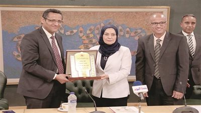 «الصحفيين» تكرم فوزية زينل سفيرة البحرين