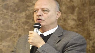 إيهاب الطاهر عضو مجلس نقابة الأطباء السابق: قانون المسئولية الطبية يهدد الأطباء بالسجن