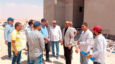 مسئولو متابعة المشروعات القومية بمجلس الوزراء يتفقدون ملوي الجديدة