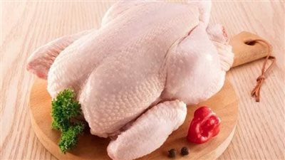 استمرار انخفاض أسعار الدواجن البيضاء اليوم الجمعة بالفيوم 