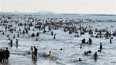 رأس البر تشهد إقبال كبير من الزائرين خلال عطلة نهاية الأسبوع 