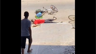 شاب فلسطيني عائد من صلاة الجمعة يستشهد برصاص قناص إسرائيلي.. فيديو