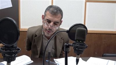 بعد 35 عامًا من العطاء.. أول إذاعي من ذوي الهمم يبلغ سن المعاش