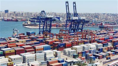 عوائد اقتصادية لمصر من تطوير الموانئ التجارية البحرية (شاهد)