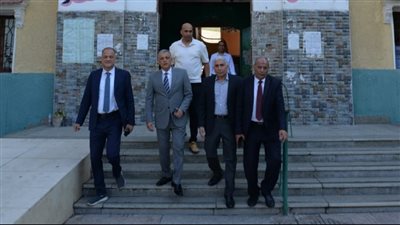 محافظ الإسماعيلية يتفقَّد لجنة امتحانات الثانوية العامة بمدرسة السادات