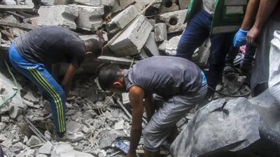 الدفاع المدني بغزة: استشهاد أحد ضباطنا وإصابة 8 آخرين في قصف مبنى سكني بخان يونس