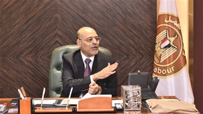 وزير العمل يوجه بصرف 200 ألف جنيه لـ 3 ضحايا بحادث الأقصر
