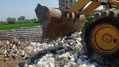 الأشموني: التصدي لكافة محاولات البناء بدون ترخيص وتنفيذ الإزالة الفورية في المهد