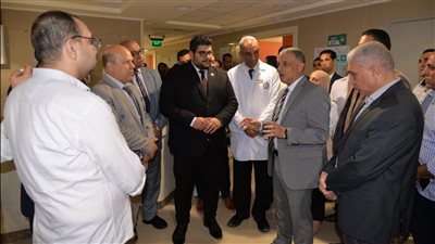 محافظ الإسماعيلية يتفقد مجمع الإسماعيلية الطبي بحي ثالث 