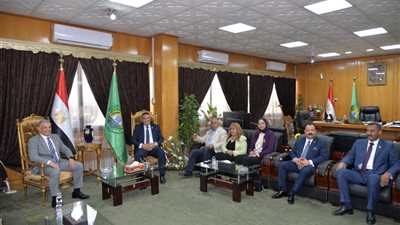 محافظ الاسماعيلية: أؤمن بالعمل الجماعي لتلبية احتياجات المواطنين