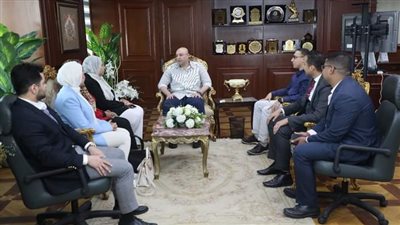 محافظ بني سويف يلتقي مجموعة من خريجي البرنامج الرئاسي لتأهيل الشباب