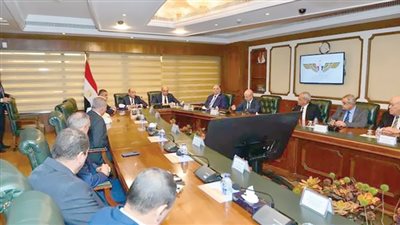 وزير الطيران: سلامة الطيران والمجال الجوى على رأس الأولويات