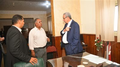 محافظ الغربية يتابع مستوى النظافة في جولة مفاجئة بقطور