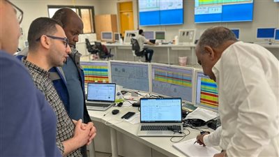 صور|وزير الكهرباء فى زيارة مفاجئة لمحطة توليد العاصمة الإدارية