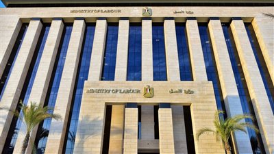 وزارة العمل تُحذر المواطنين بعدم التعامل مع الشركات والصفحات وأرقام الهواتف الوهمية