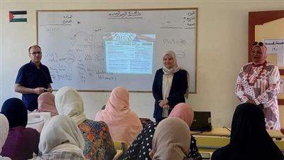 إقامة عدد من الدورات التدريبية لتنمية مهارات معلمي معاهد الغربية 