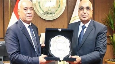 رئيس النيابة الإدارية يهنئ وزير العدل بمنصبه الرفيع 