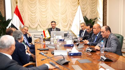 وزير التموين يبحث مع وفدًا من الغرف التجارية التعاون المشترك