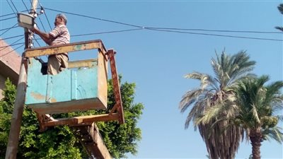 محافظ أسيوط: صيانة وتركيب كشافات الكهرباء بقرى مركز أسيوط