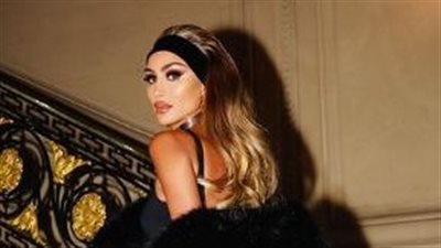  مايا دياب تطل بالترتر المتوهج 