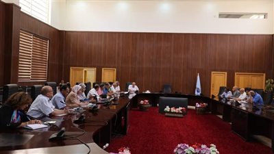 سكرتير البحر الأحمر يناقش آليات العمل بصندوق دعم الصيادين 