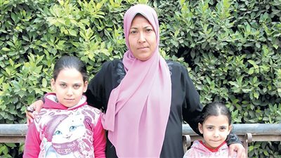 الطفلتان الصغيرتان .. وقسوة الأيام