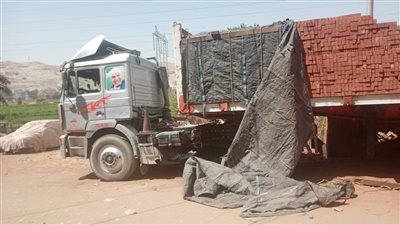 أسيوط: ضبط سيارة محملة بالطوب الأحمر بإحدى مواقع مخالفات البناء بحي غرب